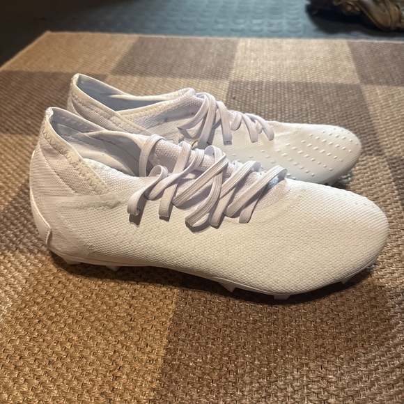 Predator Tor Accuracy 3 Adidas Soccer Cleats - Picture 2 of 5